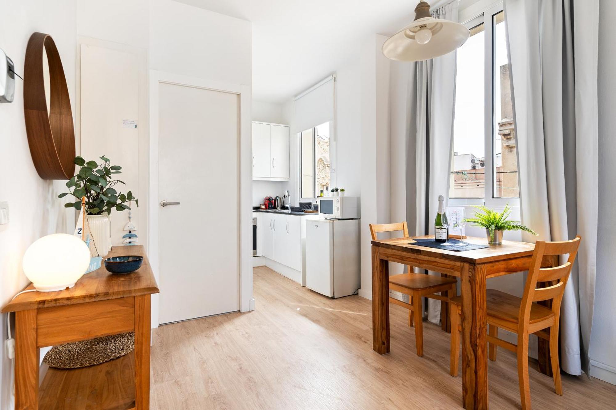 Apartment Barceloneta 42 *